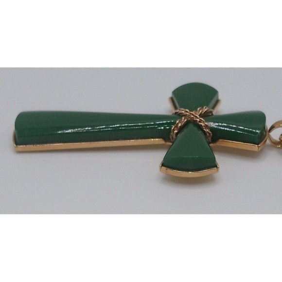 Avon Faux Jade Juliet Cross Pendant Gold Tone Necklace Vintage 1975 Signed - Picture 5 of 10